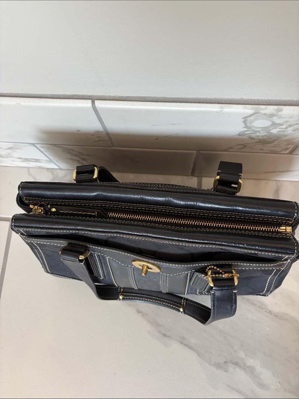 Coach Hampton Signature Strap Satchel Bag in Black with gold hardware & turn - Picture 11 of 16